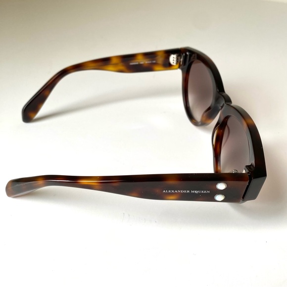 Alexander McQueen Tortoise Shell Sunglasses - AM0054S Preowned - Picture 10 of 13